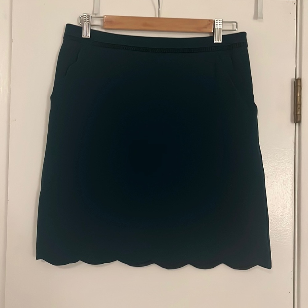 Scallop edge skirt